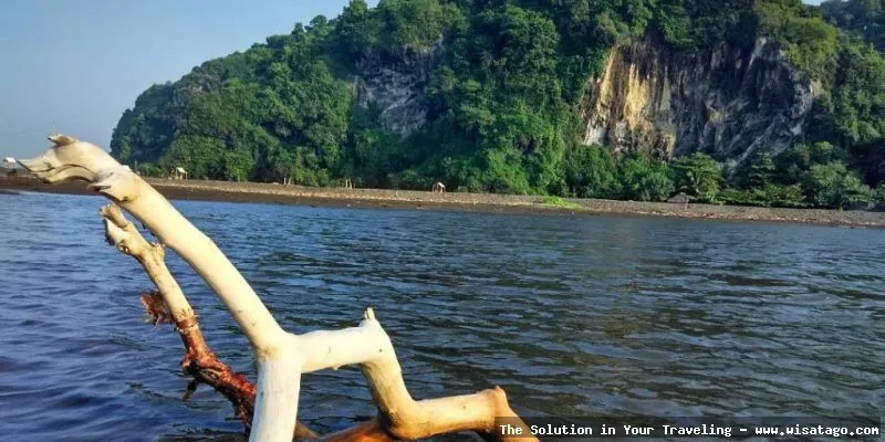 Senja Memikat di Pantai Sodong: Destinasi Wisata Cilacap yang Tak Bisa Dilewatkan