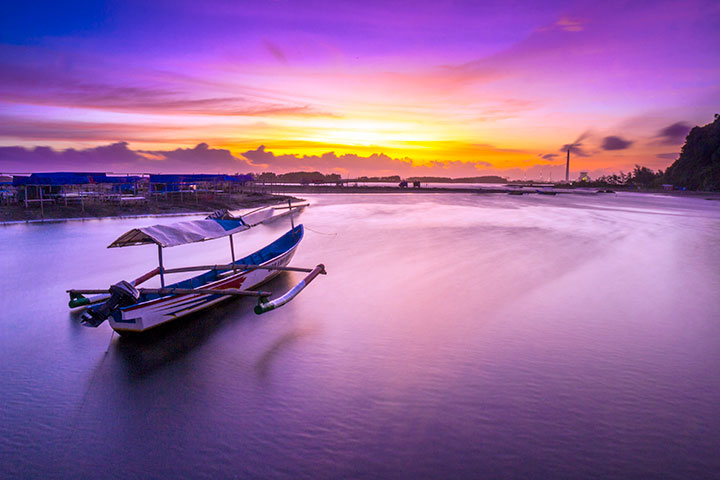 Senja Memikat di Pantai Sodong: Destinasi Wisata Cilacap yang Tak Bisa Dilewatkan